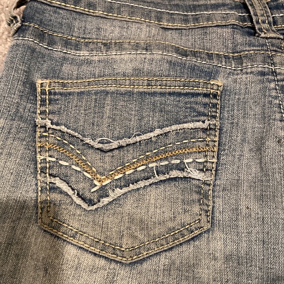 a.n.a - A NEW APPROACH Distressed Capri Jeans - Picture 9 of 10